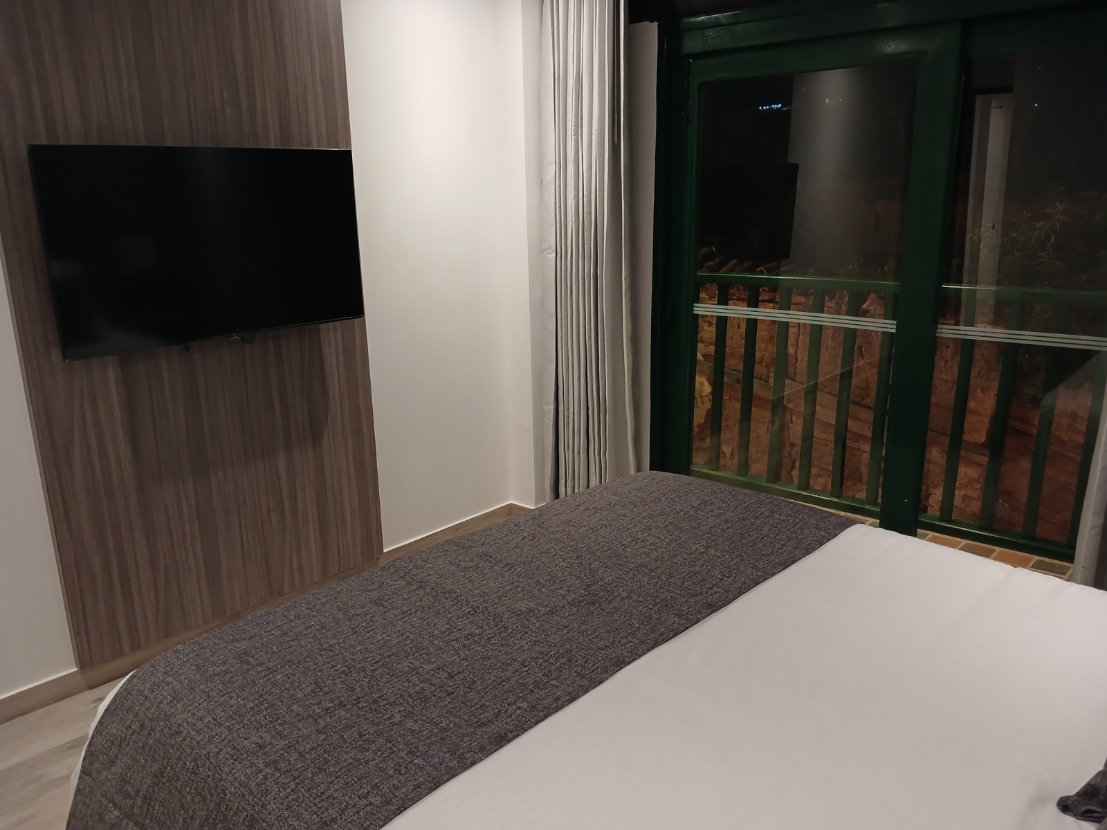 Smart TV 43" y balcón privado con vista a Jenesano